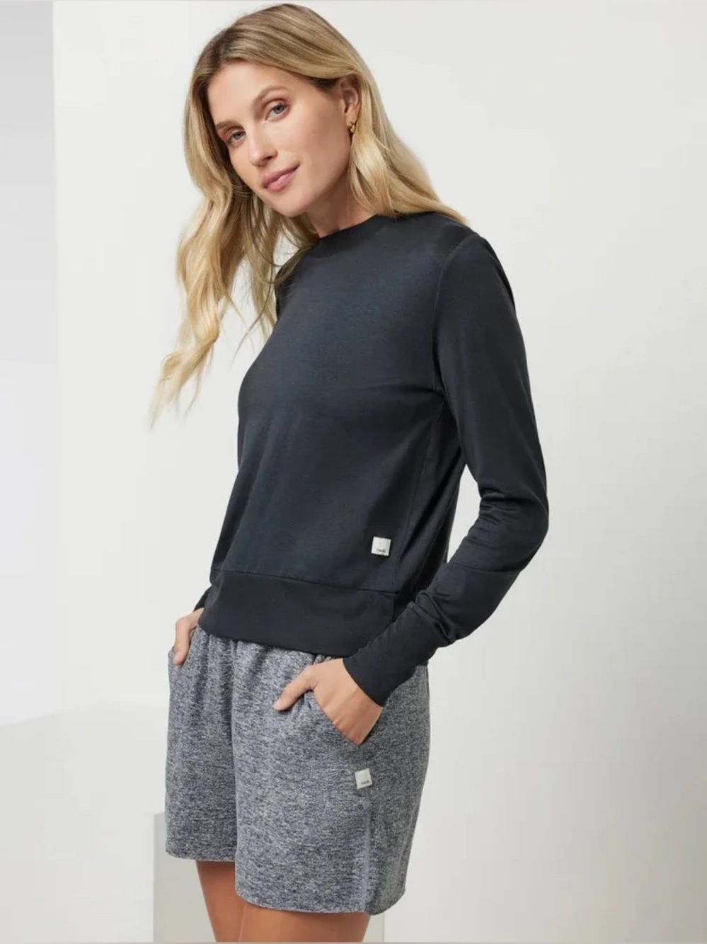 VUORI Women's Daydream Crew Long Sleeve in Black Heather Size S